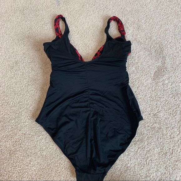 Simon Chang red black cobra snake hardware accent one piece swimsuit Sz 8 - Picture 3 of 12